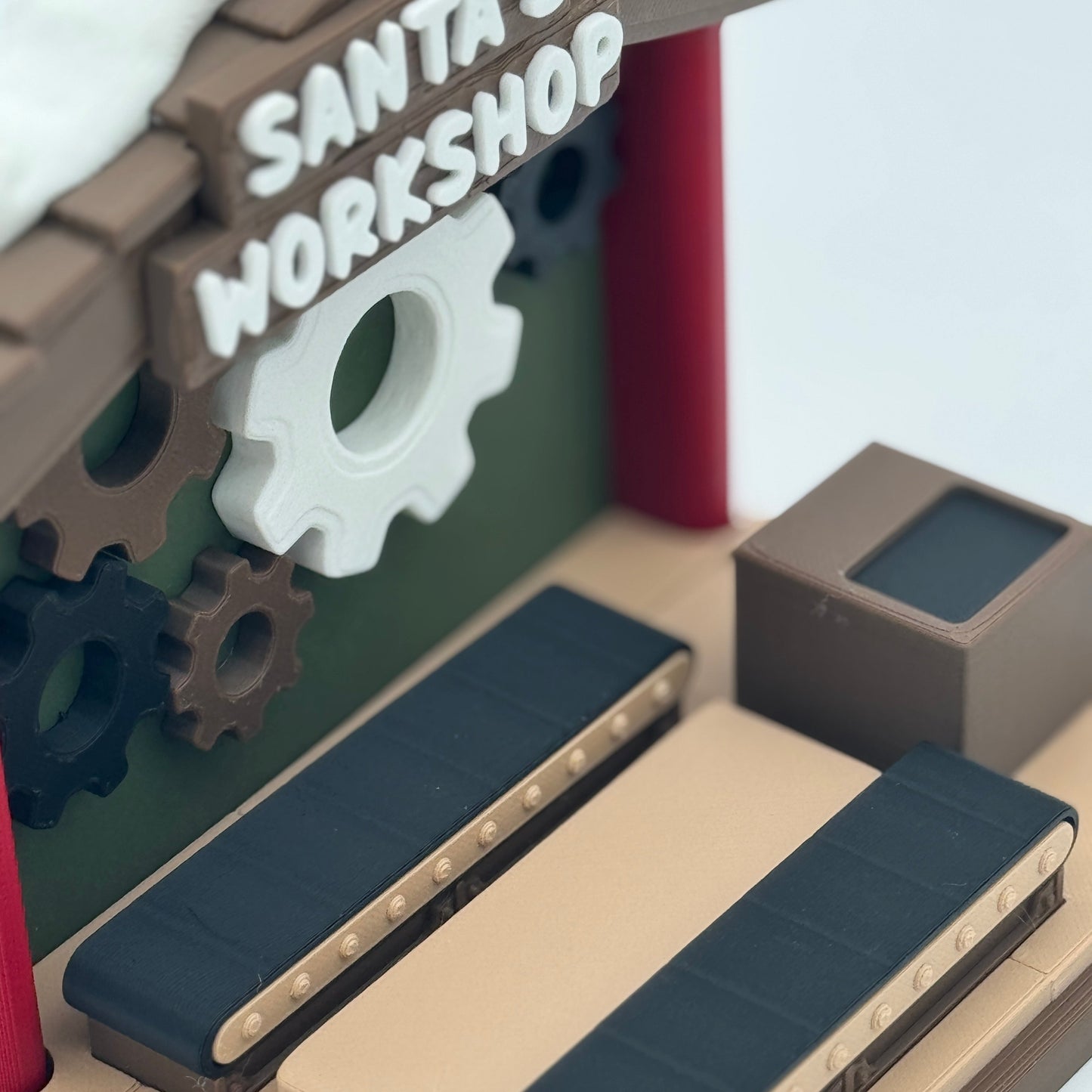 Santa’s Workshop – Mini 3D Play Scene (Elf, Gifts & Tiny Toys Included)