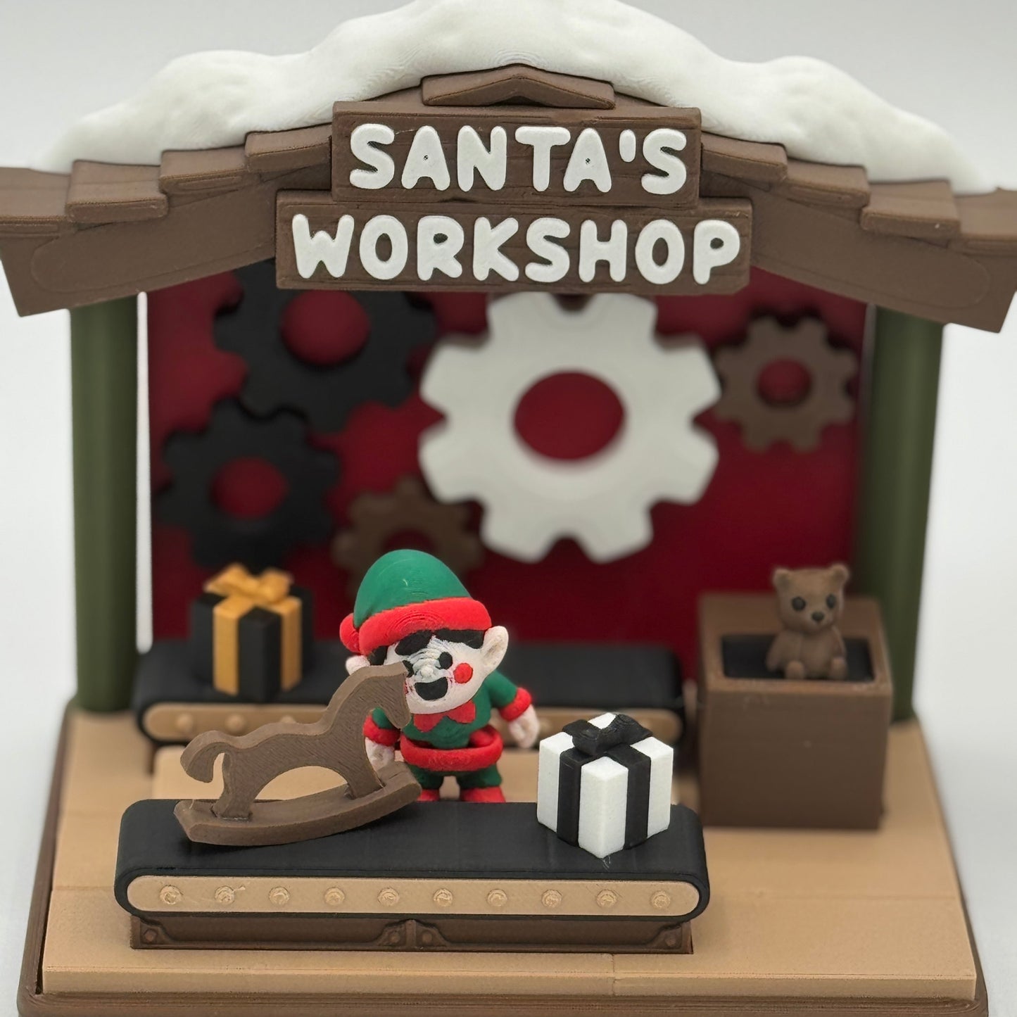 Santa’s Workshop – Mini 3D Play Scene (Elf, Gifts & Tiny Toys Included)